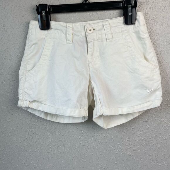 NWT Nike Casual White Shorts Size 2 - Picture 1 of 7